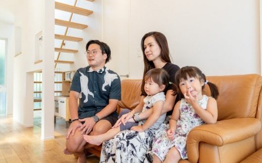 スケルトン階段が特徴的・広々とした土間収納のある家〈designcasa〉