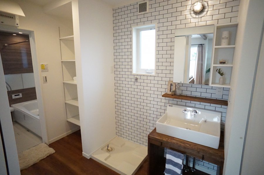 アウトドアの場所や庭園としての活用などだけではなく、洗濯物を干す場所としても活用できるため家が物であふれてしまうなどがなくなります。