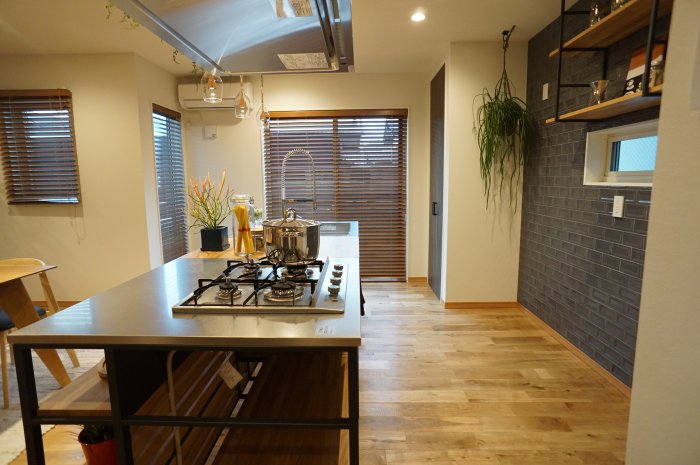 アイランドキッチンに立って、友人を迎え入れる自分を想像してください。<br />
今までよりも淹れるコーヒーが格段に美味しくなる。<br />
そんな住まいです。