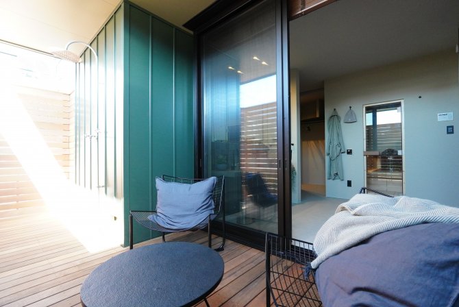 洗面・浴室・サウナに加え、WICまでをひと続きにした快適動線。 入浴やサウナ後の着替えまでがスムーズで、 暮らしの中に自然と“ととのう時間”が生まれます。