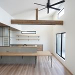 外観も内装もおしゃれに！グレージュ×木目で叶える上品な家づくり