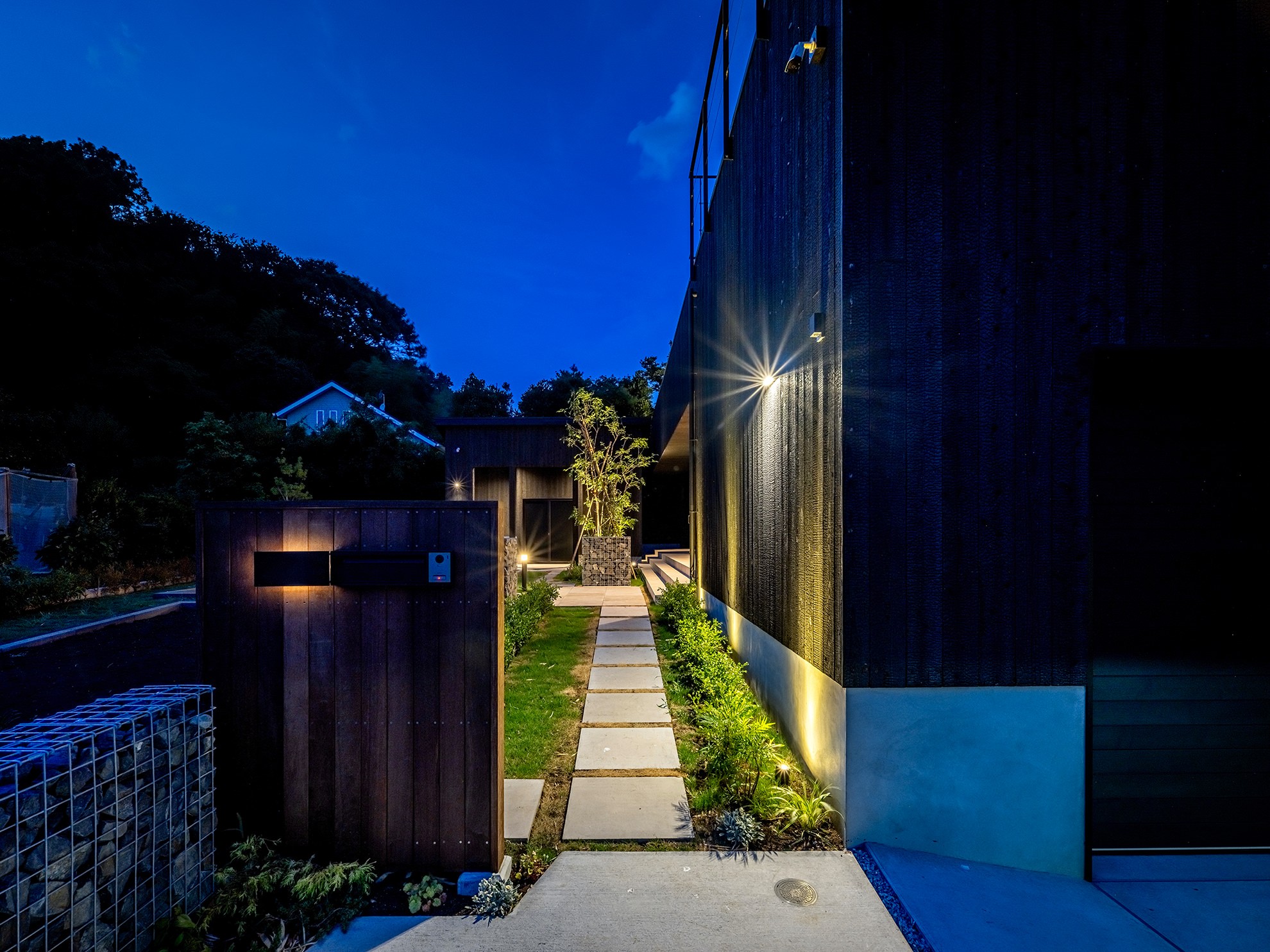 外構と植栽で資産価値が変わる理由