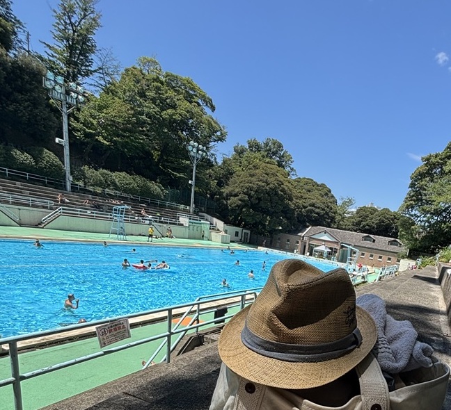 夏はここです　横浜・元町公園プール